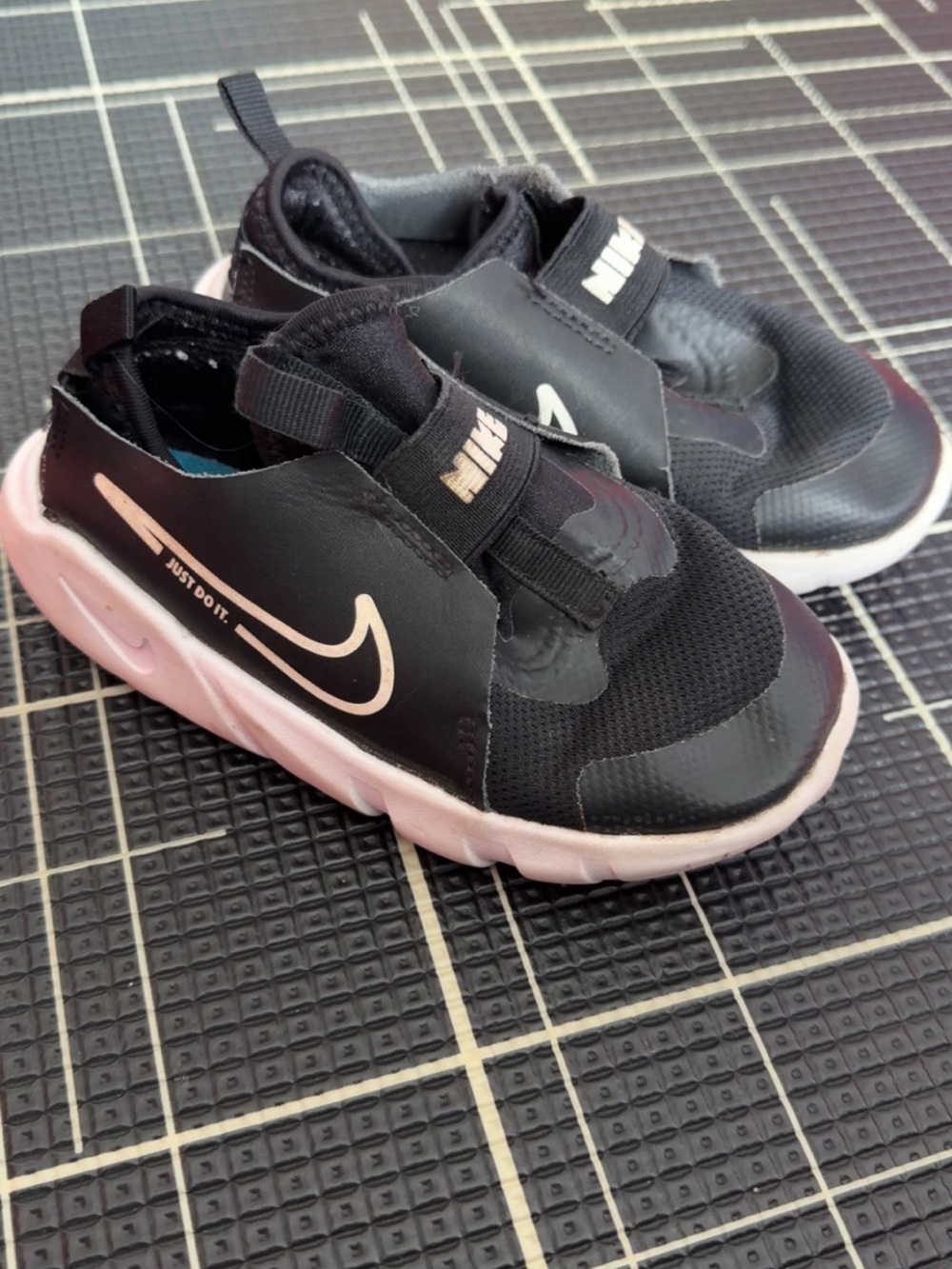 Kids nike flex runners